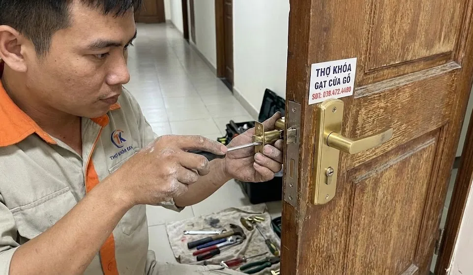 Dịch vụ thay khóa gạt cửa gỗ chuyên nghiệp - An toàn bảo mật