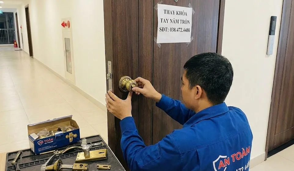 Dịch vụ thay khóa tay nắm tròn chuyên nghiệp tại Hà Nội